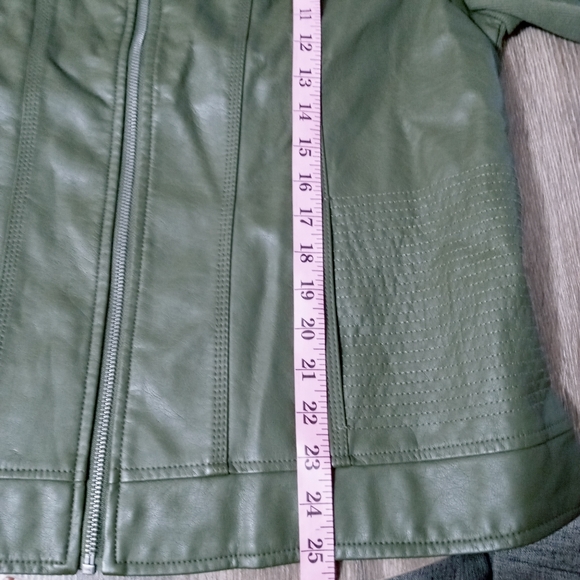 ♥️ ONE DAY SALE- PRICE IS FIRM- DELETING AND RELISTING AFTER SALE - Picture 6 of 9